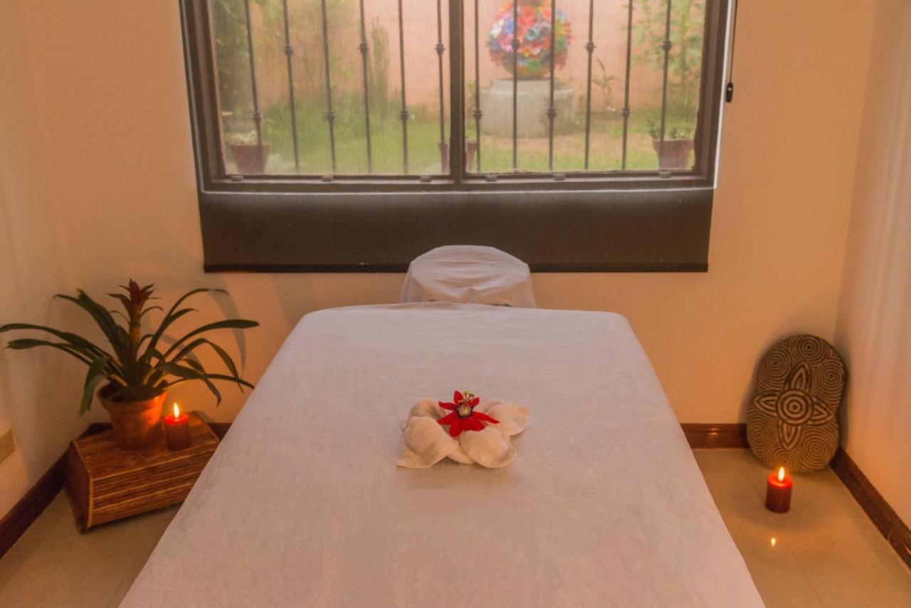 Luna Inn B&B Ciudad Cariari Buitenkant foto