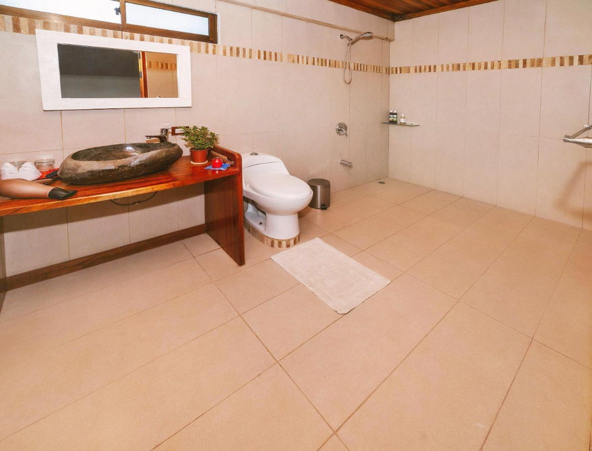 Luna Inn B&B Ciudad Cariari Buitenkant foto