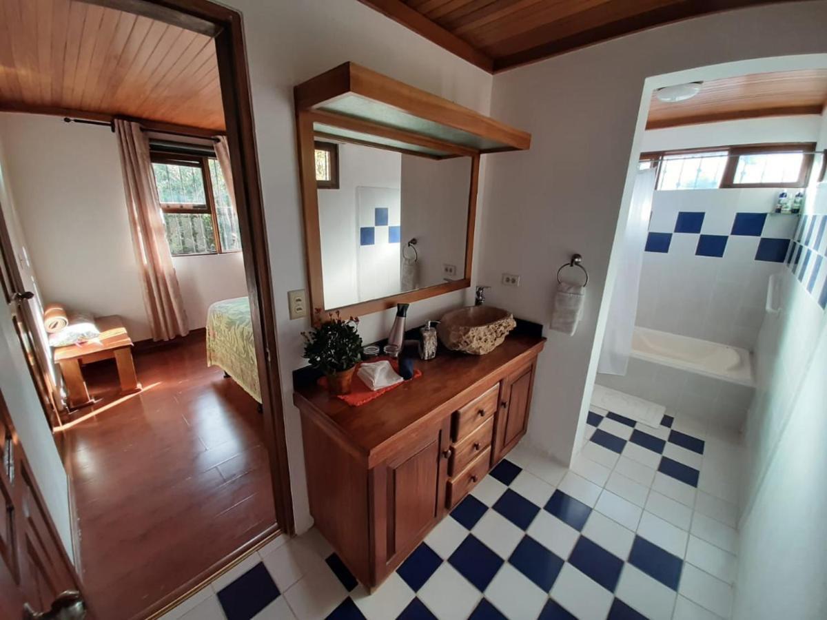 Luna Inn B&B Ciudad Cariari Buitenkant foto